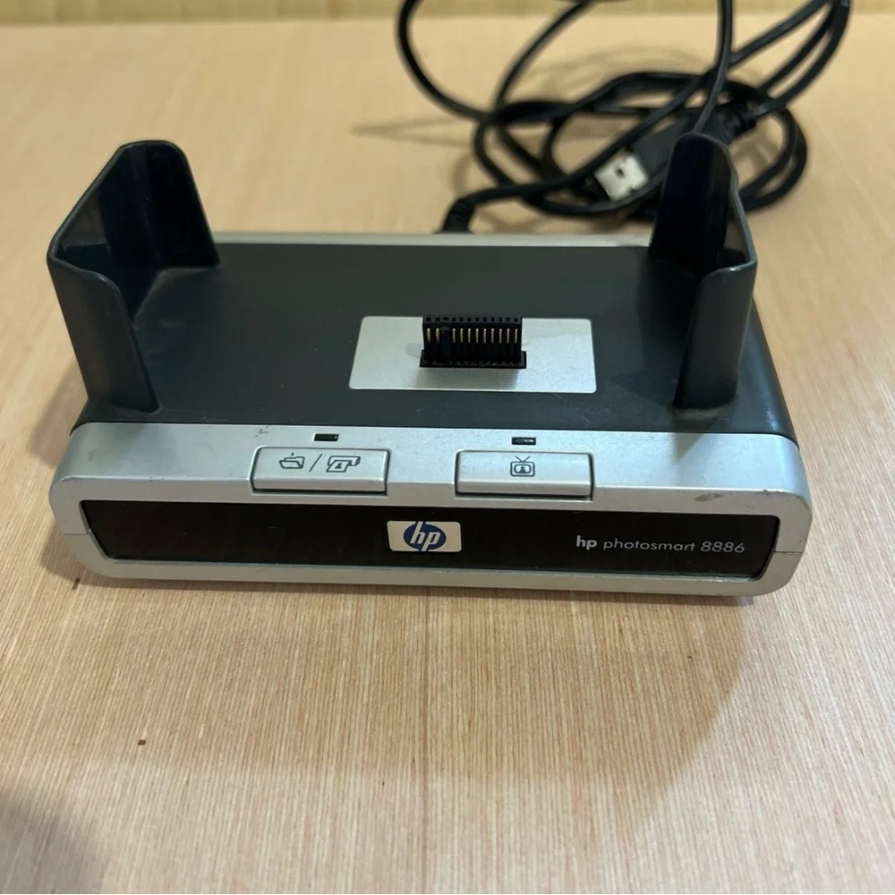 HP Photosmart 8886 Camera Tested w/Docking Station Untested Turns On-Read Below
